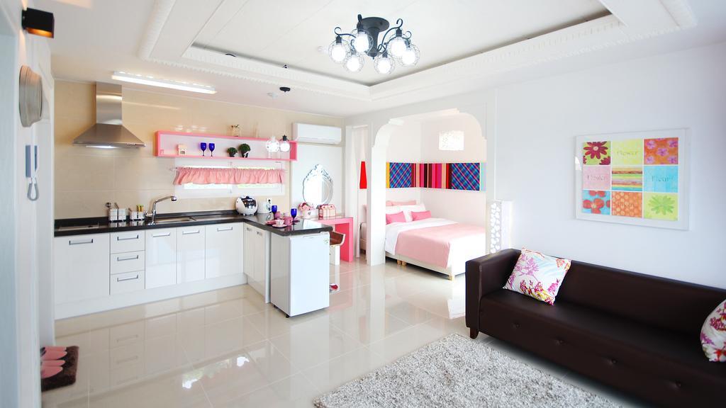 Blue & White Pension นัมแฮ ภายนอก รูปภาพ