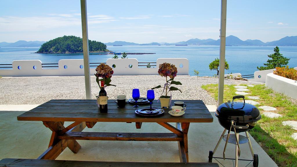 Blue & White Pension นัมแฮ ภายนอก รูปภาพ