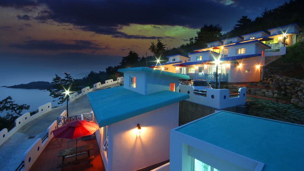 Blue & White Pension นัมแฮ ภายนอก รูปภาพ