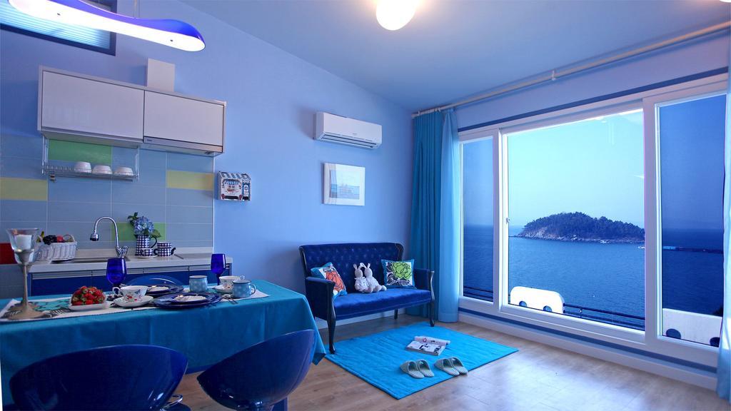 Blue & White Pension นัมแฮ ภายนอก รูปภาพ