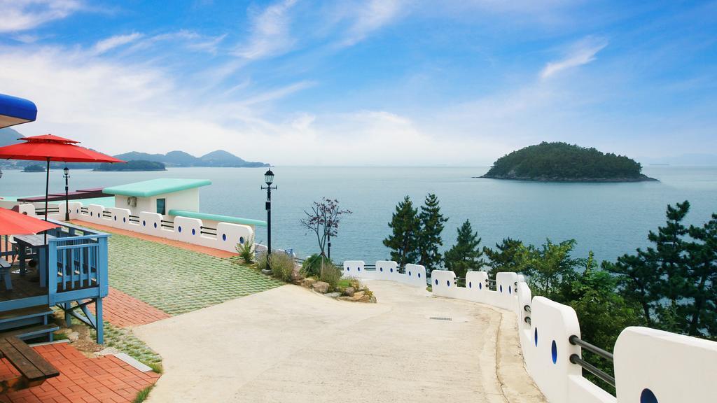 Blue & White Pension นัมแฮ ภายนอก รูปภาพ