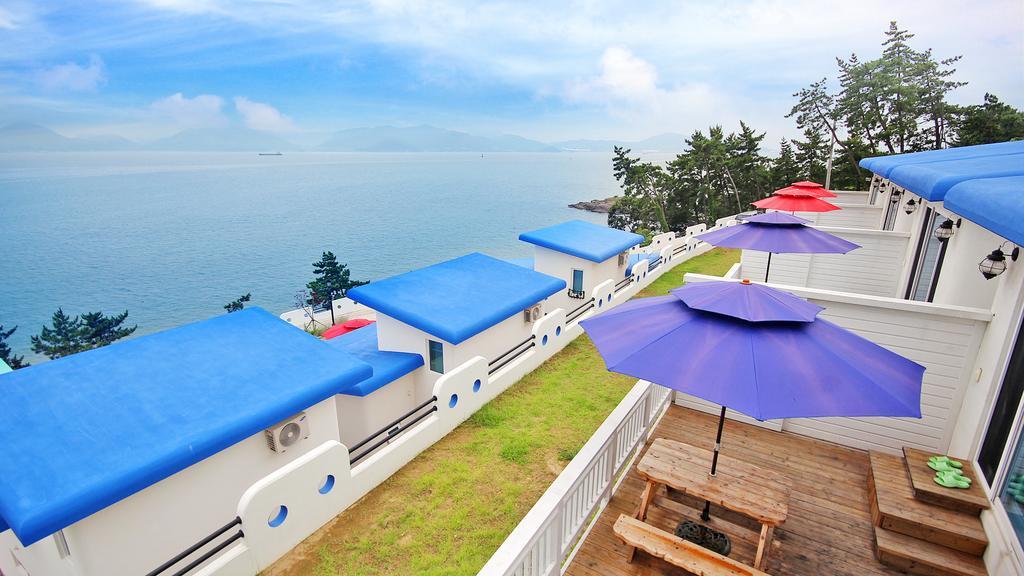 Blue & White Pension นัมแฮ ภายนอก รูปภาพ