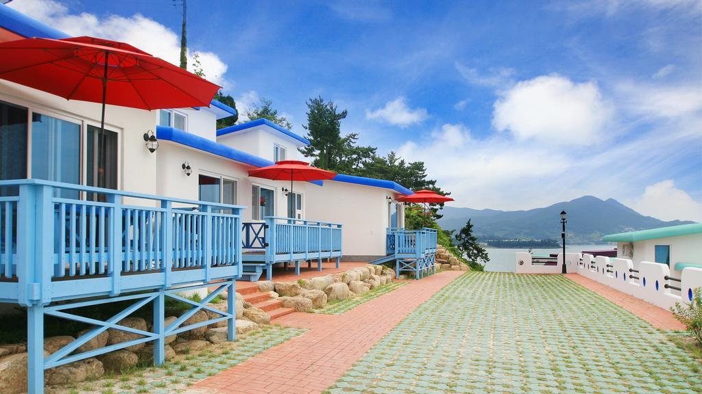 Blue & White Pension นัมแฮ ภายนอก รูปภาพ